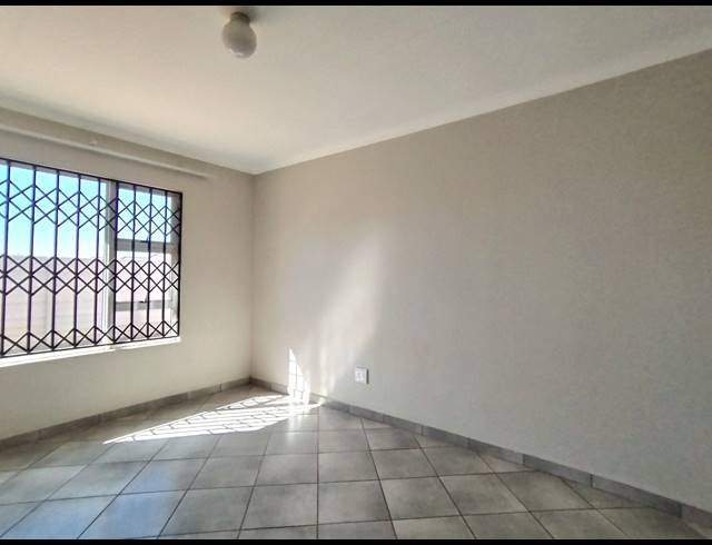 3 BEDROOM FREESTANDING TO LET IN BRENTHURST